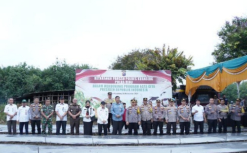 Pjs Bupati Kuansing yang diwakili oleh Asisten III Drs. Rustam menghadiri acara peluncuran program Ketahanan Pangan sekaligus kegiatan penanaman bibit cabai merah di Desa Seberang Taluk Hilir.