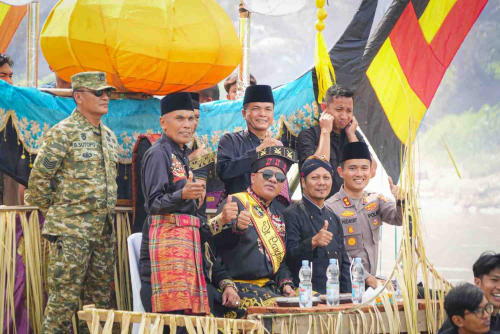 Perahu Bagandung 2026, Tonjolkan Pakaian Adat Nusantara