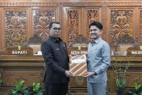 Rapat Paripurna dengan agenda penyampaian rekomendasi DPRD terhadap LKPJ TA. 2025